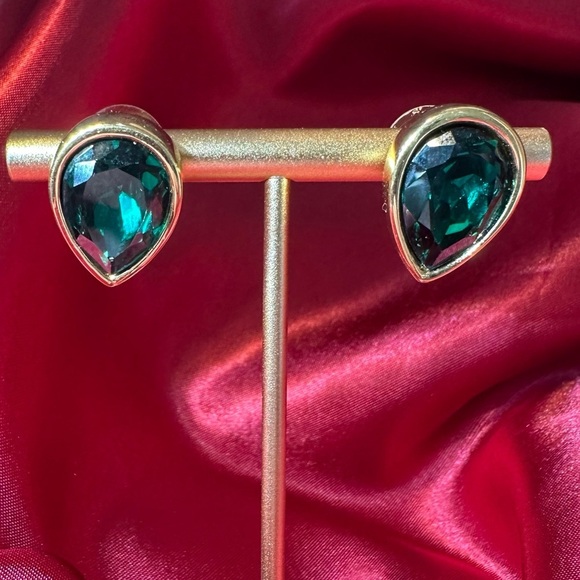 Vintage Avon S.A.L. Emerald Green Teardrop Earrings – 1980s Statement Studs - Picture 6 of 12